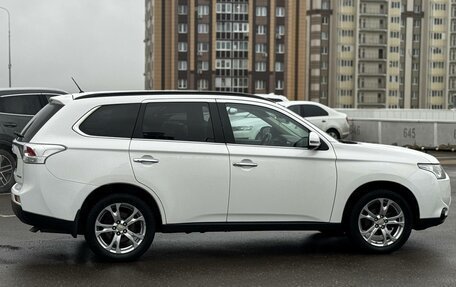 Mitsubishi Outlander III рестайлинг 3, 2013 год, 1 990 000 рублей, 4 фотография