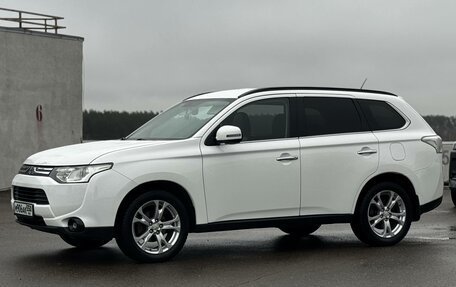 Mitsubishi Outlander III рестайлинг 3, 2013 год, 1 990 000 рублей, 6 фотография