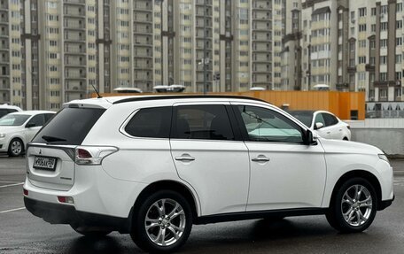 Mitsubishi Outlander III рестайлинг 3, 2013 год, 1 990 000 рублей, 7 фотография
