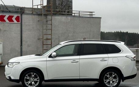 Mitsubishi Outlander III рестайлинг 3, 2013 год, 1 990 000 рублей, 3 фотография