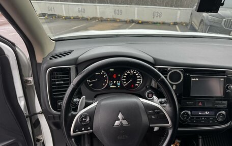 Mitsubishi Outlander III рестайлинг 3, 2013 год, 1 990 000 рублей, 8 фотография