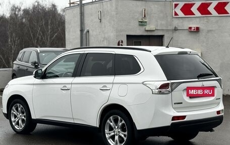 Mitsubishi Outlander III рестайлинг 3, 2013 год, 1 990 000 рублей, 5 фотография