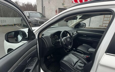 Mitsubishi Outlander III рестайлинг 3, 2013 год, 1 990 000 рублей, 9 фотография