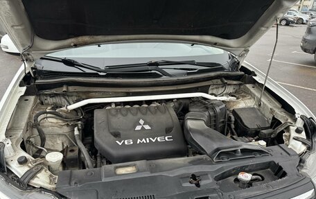 Mitsubishi Outlander III рестайлинг 3, 2013 год, 1 990 000 рублей, 16 фотография