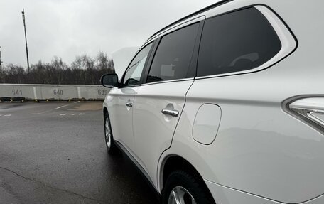 Mitsubishi Outlander III рестайлинг 3, 2013 год, 1 990 000 рублей, 12 фотография