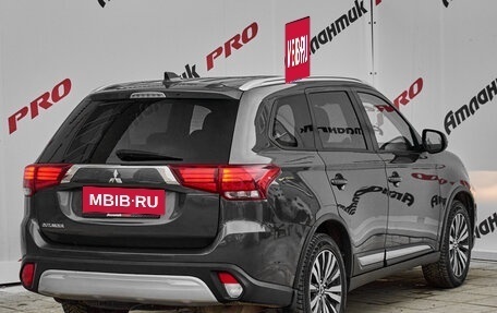 Mitsubishi Outlander III рестайлинг 3, 2021 год, 2 580 000 рублей, 6 фотография