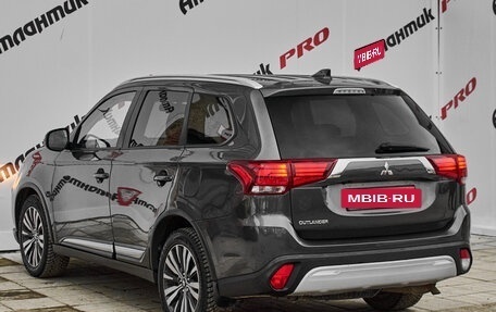 Mitsubishi Outlander III рестайлинг 3, 2021 год, 2 580 000 рублей, 4 фотография
