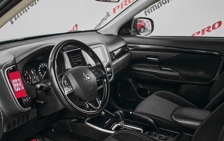 Mitsubishi Outlander III рестайлинг 3, 2021 год, 2 580 000 рублей, 9 фотография