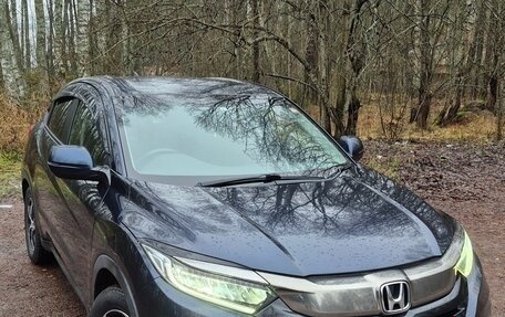 Honda Vezel, 2019 год, 1 870 000 рублей, 2 фотография