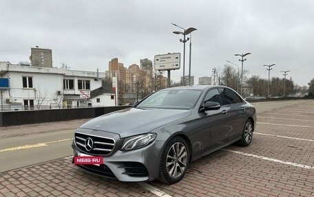Mercedes-Benz E-Класс, 2017 год, 3 000 000 рублей, 3 фотография