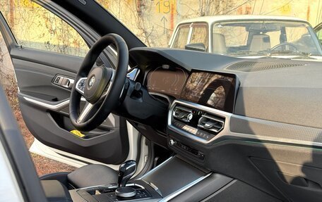 BMW 3 серия, 2019 год, 3 950 000 рублей, 24 фотография