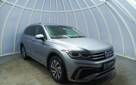 Volkswagen Tiguan II, 2021 год, 4 190 000 рублей, 3 фотография