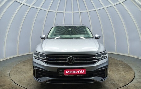 Volkswagen Tiguan II, 2021 год, 4 190 000 рублей, 2 фотография