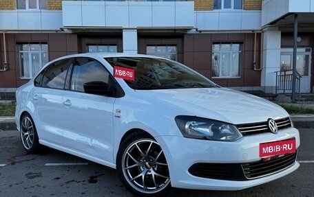 Volkswagen Polo VI (EU Market), 2013 год, 750 000 рублей, 1 фотография
