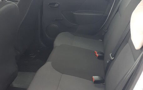 Renault Logan II, 2017 год, 650 000 рублей, 4 фотография