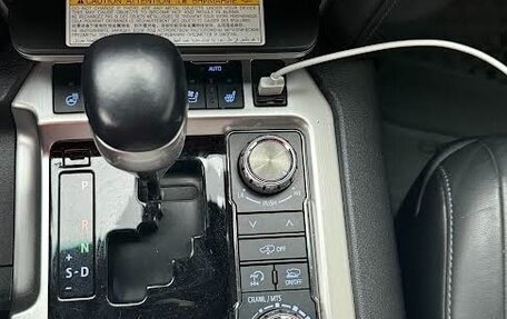 Toyota Land Cruiser 200, 2019 год, 8 500 000 рублей, 10 фотография