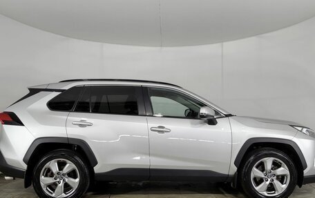 Toyota RAV4, 2020 год, 2 990 000 рублей, 4 фотография