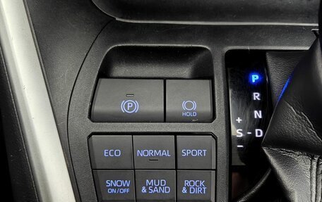 Toyota RAV4, 2020 год, 2 990 000 рублей, 13 фотография