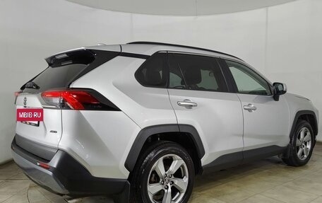 Toyota RAV4, 2020 год, 2 990 000 рублей, 5 фотография