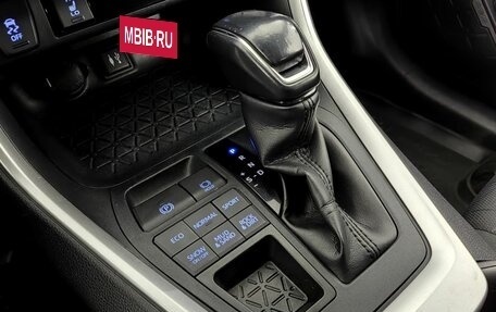 Toyota RAV4, 2020 год, 2 990 000 рублей, 14 фотография