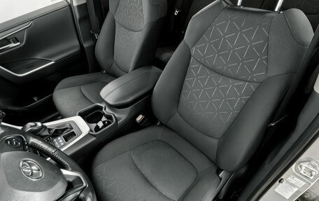 Toyota RAV4, 2020 год, 2 990 000 рублей, 24 фотография