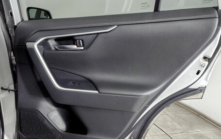 Toyota RAV4, 2020 год, 2 990 000 рублей, 23 фотография