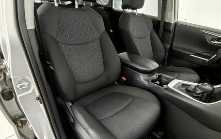 Toyota RAV4, 2020 год, 2 990 000 рублей, 26 фотография