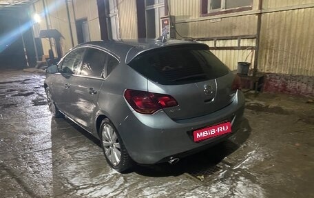 Opel Astra J, 2011 год, 750 000 рублей, 1 фотография