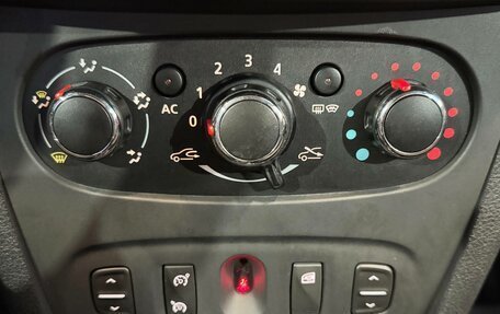 Renault Logan II, 2015 год, 599 000 рублей, 16 фотография