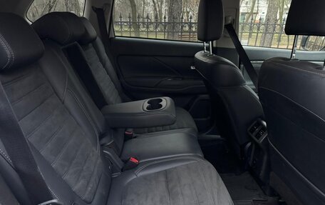 Mitsubishi Outlander III рестайлинг 3, 2022 год, 2 995 000 рублей, 8 фотография