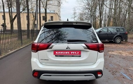 Mitsubishi Outlander III рестайлинг 3, 2022 год, 2 995 000 рублей, 5 фотография
