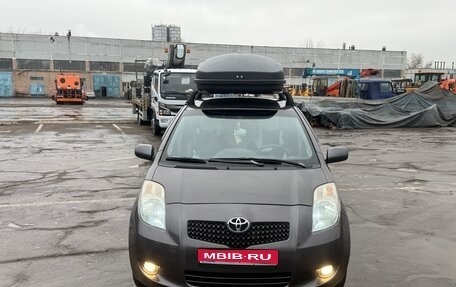 Toyota Yaris III рестайлинг, 2007 год, 650 000 рублей, 1 фотография