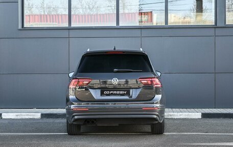 Volkswagen Tiguan II, 2018 год, 1 889 000 рублей, 4 фотография