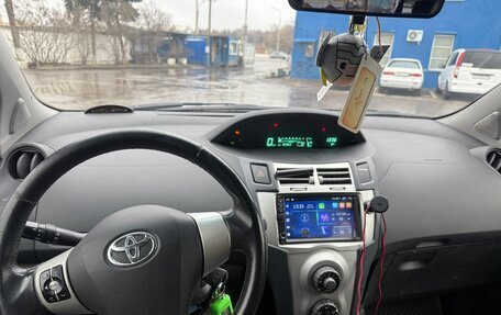 Toyota Yaris III рестайлинг, 2007 год, 650 000 рублей, 6 фотография