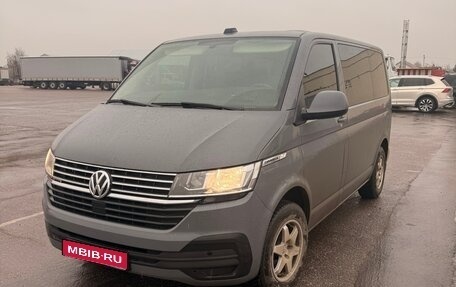 Volkswagen Caravelle T6 рестайлинг, 2021 год, 4 000 000 рублей, 1 фотография