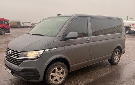 Volkswagen Caravelle T6 рестайлинг, 2021 год, 4 000 000 рублей, 2 фотография