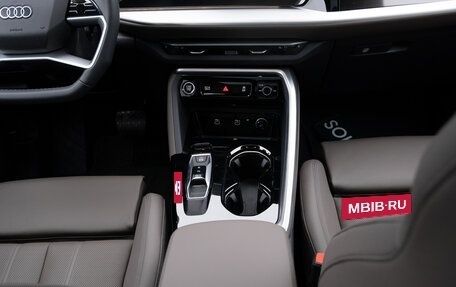 Audi Q5, 2025 год, 9 090 000 рублей, 15 фотография