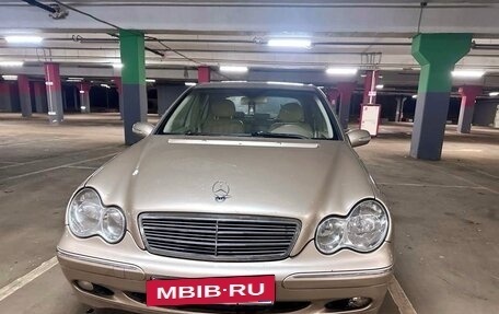 Mercedes-Benz C-Класс, 2004 год, 520 000 рублей, 3 фотография