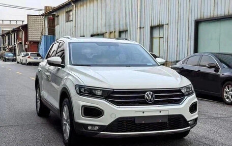 Volkswagen T-Roc I, 2022 год, 1 390 000 рублей, 3 фотография