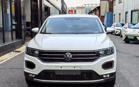 Volkswagen T-Roc I, 2022 год, 1 390 000 рублей, 2 фотография