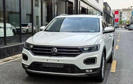 Volkswagen T-Roc I, 2022 год, 1 390 000 рублей, 1 фотография