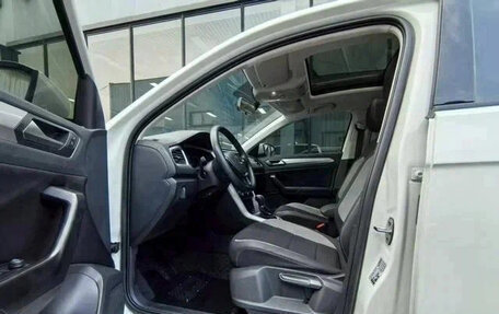 Volkswagen T-Roc I, 2022 год, 1 390 000 рублей, 6 фотография