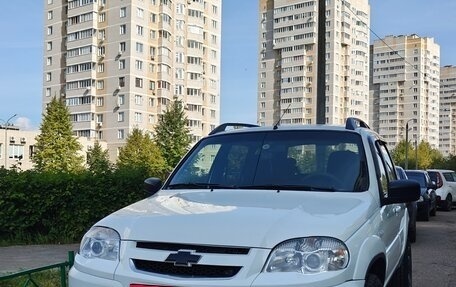 Chevrolet Niva I рестайлинг, 2015 год, 705 000 рублей, 2 фотография