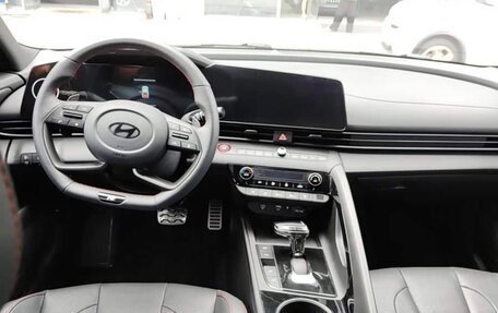 Hyundai Elantra, 2023 год, 2 500 000 рублей, 18 фотография