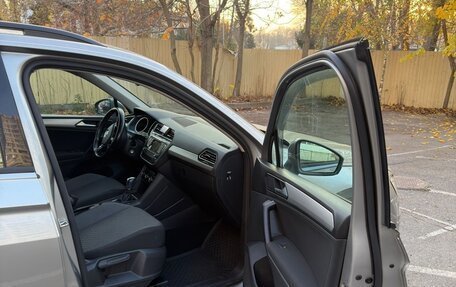 Volkswagen Tiguan II, 2017 год, 2 300 000 рублей, 3 фотография