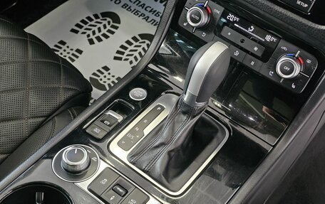 Volkswagen Touareg III, 2017 год, 3 379 000 рублей, 28 фотография