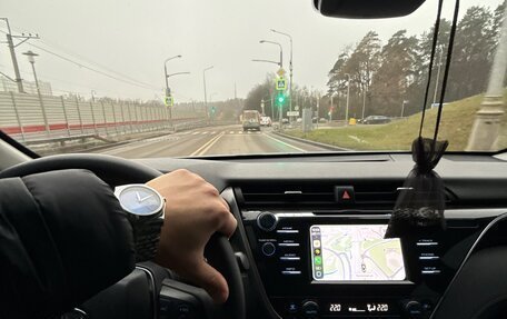 Toyota Camry, 2019 год, 1 930 000 рублей, 6 фотография