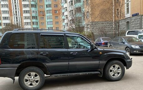 Toyota Land Cruiser 100 рестайлинг 2, 2005 год, 2 999 000 рублей, 3 фотография