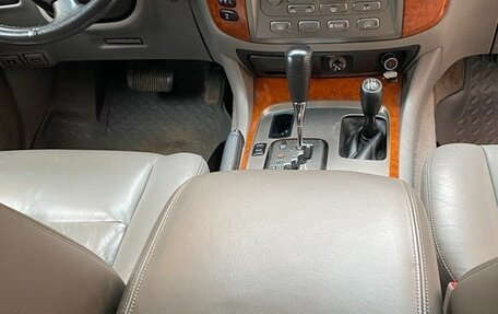 Toyota Land Cruiser 100 рестайлинг 2, 2005 год, 2 999 000 рублей, 6 фотография