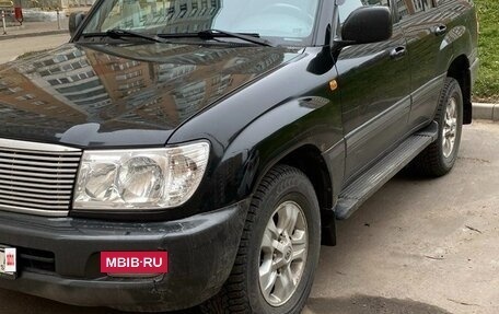 Toyota Land Cruiser 100 рестайлинг 2, 2005 год, 2 999 000 рублей, 10 фотография
